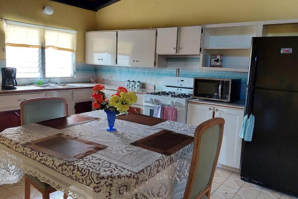 Conveniently Located, Quiet & Amp; Comfortable Christiansted Eksteriør bilde